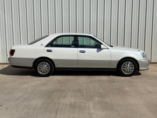 1999 Toyota Crown JDM car for sale — photo 2 of 21