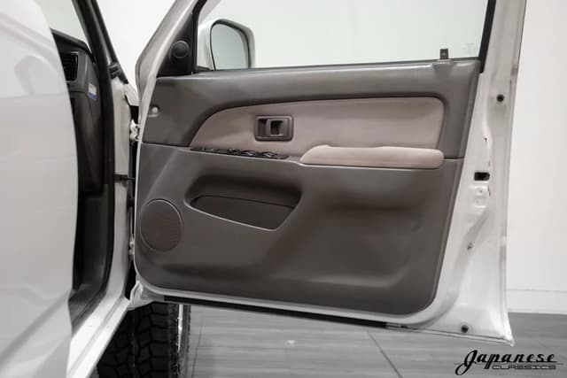2000 Toyota Hilux Surf JDM car for sale — photo 18 of 25