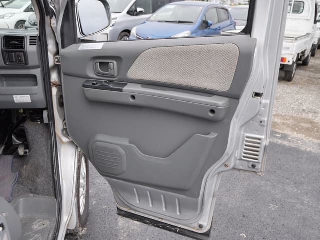 2001 Mitsubishi Town Box JDM car for sale — photo 25 of 25