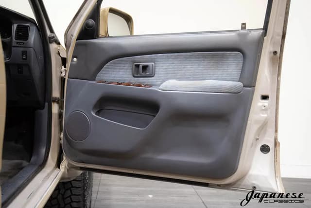 1996 Toyota Hilux Surf JDM car for sale — photo 20 of 25
