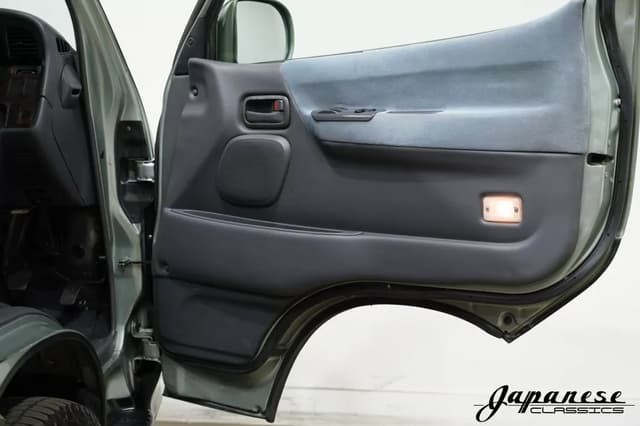 1998 Toyota HiAce JDM car for sale — photo 24 of 25