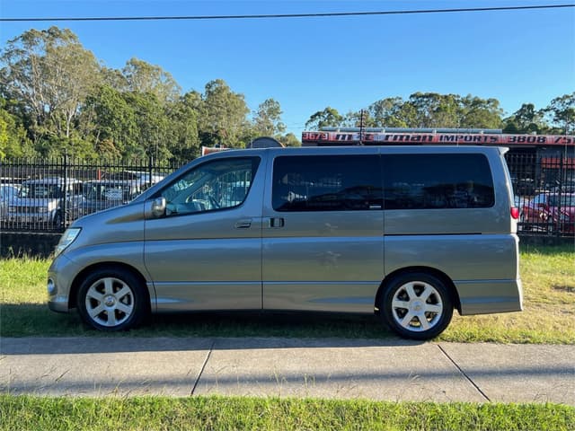 2005 Nissan Elgrand JDM car for sale — photo 9 of 15