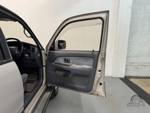 1995 Toyota Hilux Surf JDM car for sale — photo 22 of 25