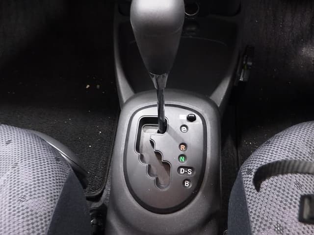 2008 Toyota Vitz JDM car for sale — photo 7 of 8