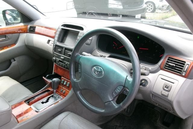 2001 Toyota Celsior JDM car for sale — photo 9 of 17