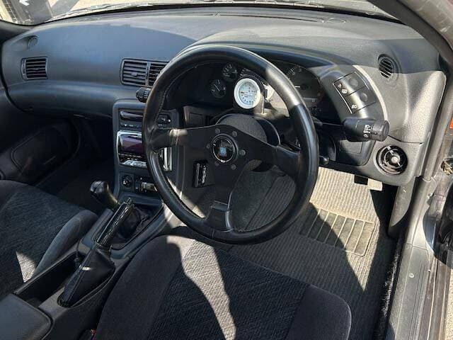 1992 Nissan Skyline JDM car for sale — photo 3 of 12
