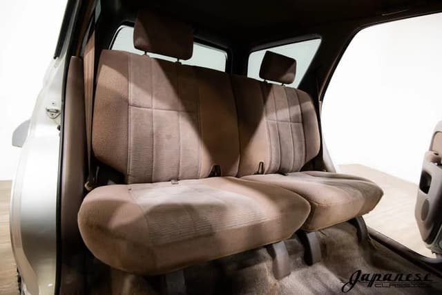 2000 Toyota Hilux Surf JDM car for sale — photo 17 of 25