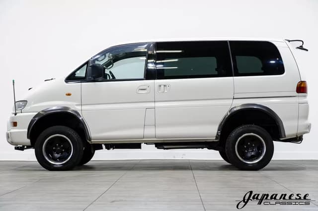 1999 Mitsubishi Delica JDM car for sale — photo 4 of 25
