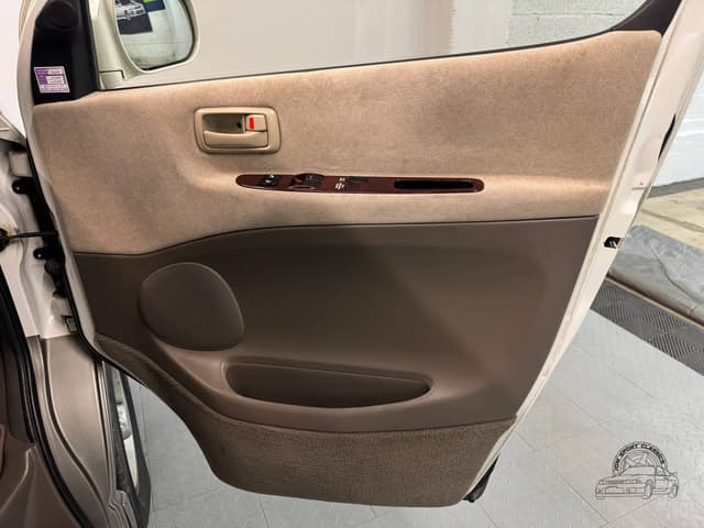 2001 Toyota Grand Hiace JDM car for sale — photo 23 of 25