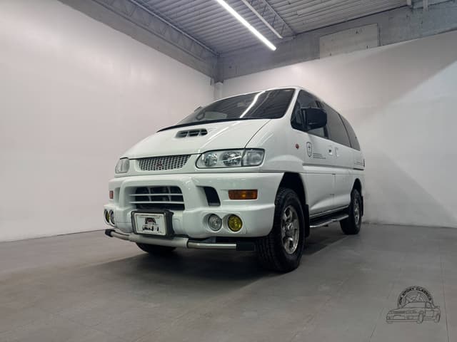 2000 Mitsubishi Delica JDM car for sale — photo 3 of 25
