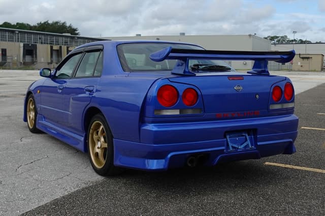 1998 Nissan Skyline JDM car for sale — photo 9 of 17