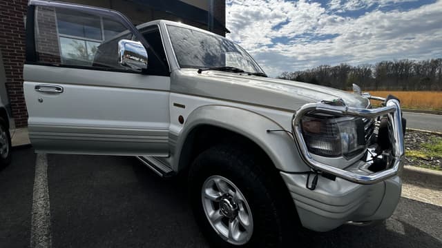 1993 Mitsubishi Pajero JDM car for sale — photo 6 of 7