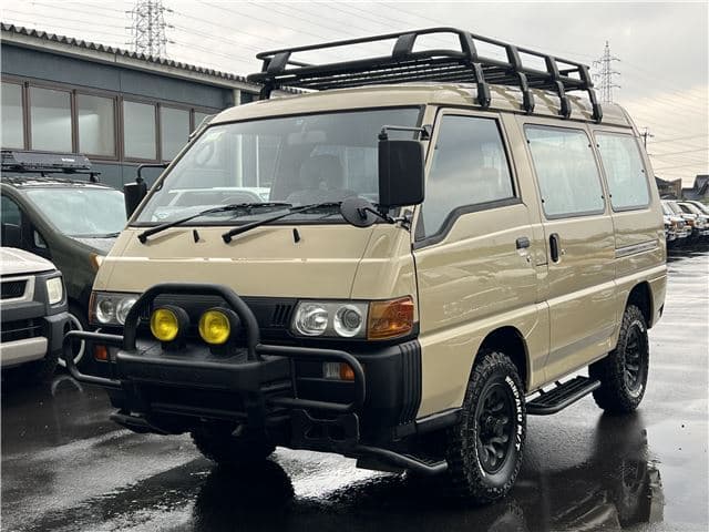 1996 Mitsubishi Delica JDM car for sale — photo 11 of 25