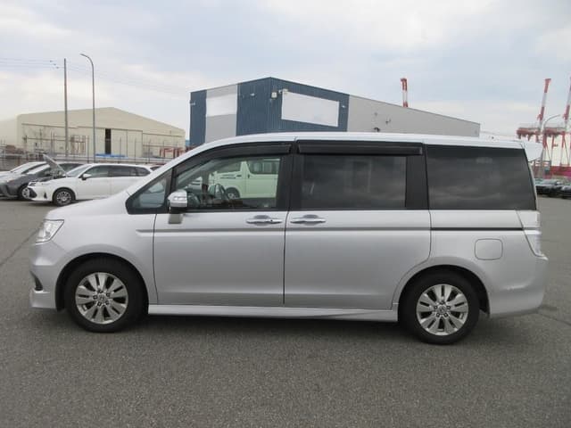 2012 Honda Stepwagon JDM car for sale — photo 6 of 25