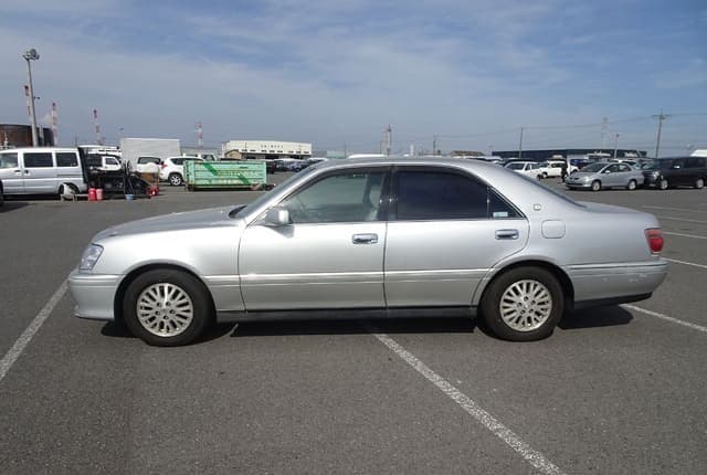 2000 Toyota Crown JDM car for sale — photo 2 of 25