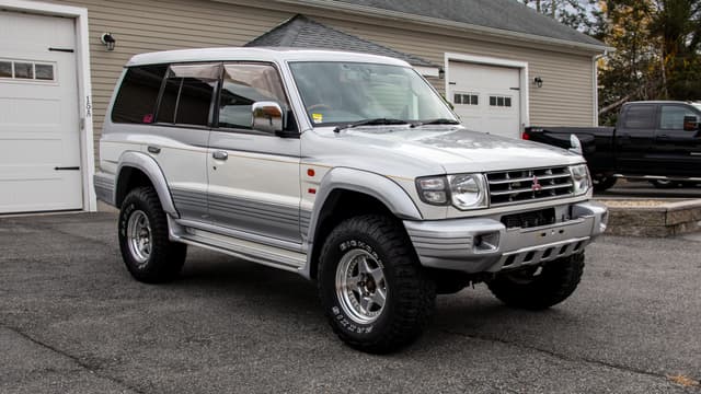 1998 Mitsubishi Pajero JDM car for sale — photo 4 of 9