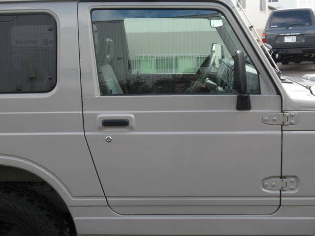 1998 Suzuki Jimny JDM car for sale — photo 17 of 20