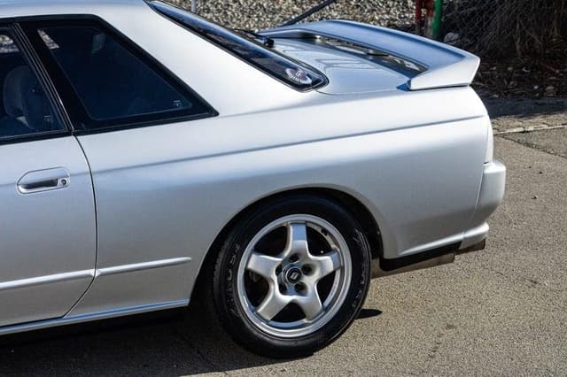 1993 Nissan Skyline JDM car for sale — photo 4 of 19