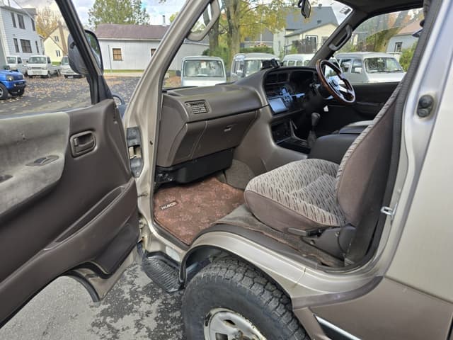 1996 Toyota HiAce JDM car for sale — photo 19 of 25