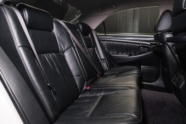2004 Toyota Crown JDM car for sale — photo 19 of 20