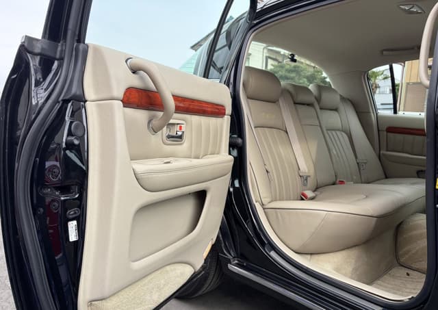 2001 Toyota Crown JDM car for sale — photo 3 of 10