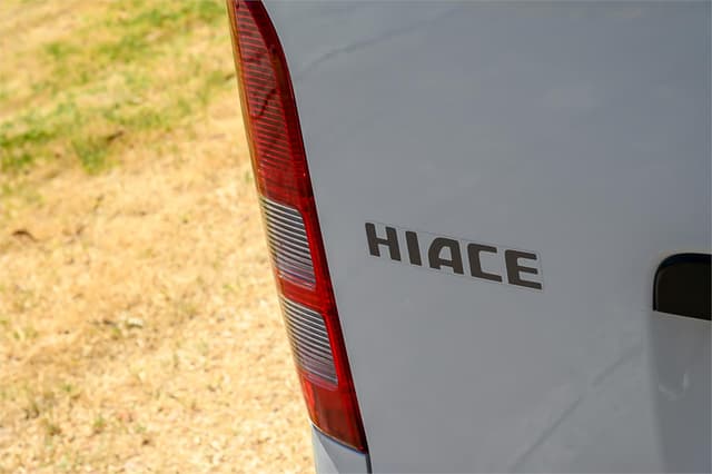 2011 Toyota HiAce JDM car for sale — photo 8 of 23