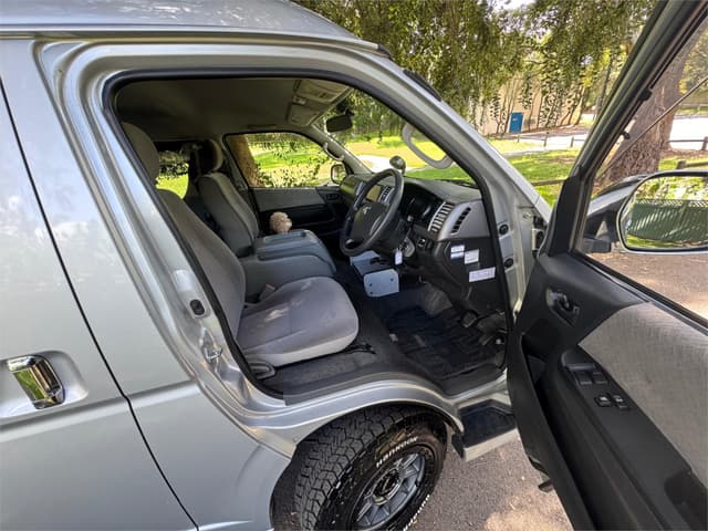 2007 Toyota HiAce JDM car for sale — photo 6 of 23