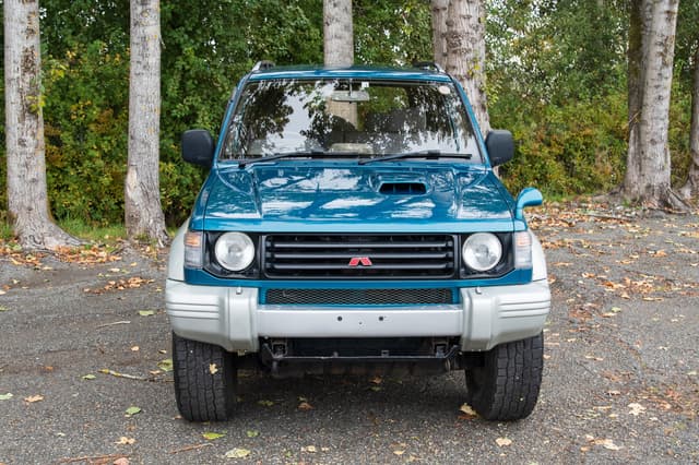 1994 Mitsubishi Pajero JDM car for sale — photo 2 of 15