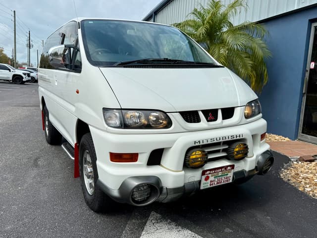2000 Mitsubishi Delica JDM car for sale — photo 12 of 24