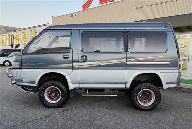 1993 Mitsubishi Delica JDM car for sale — photo 10 of 25