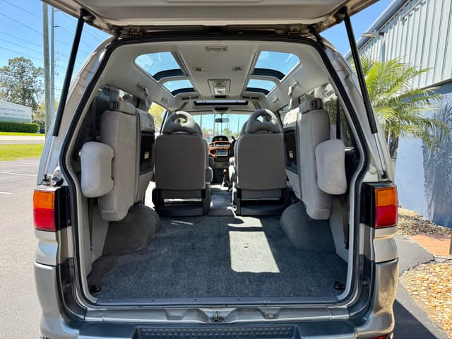 1998 Mitsubishi Delica JDM car for sale — photo 19 of 23