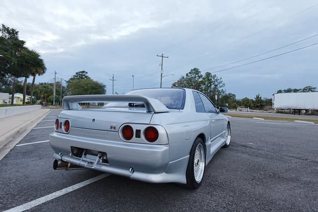 1992 Nissan Skyline JDM car for sale — photo 14 of 18
