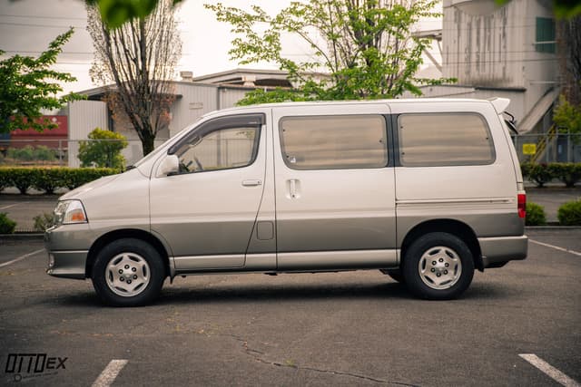 2001 Toyota Granvia JDM car for sale — photo 6 of 25