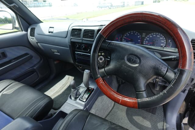 2000 Toyota Hilux JDM car for sale — photo 13 of 18