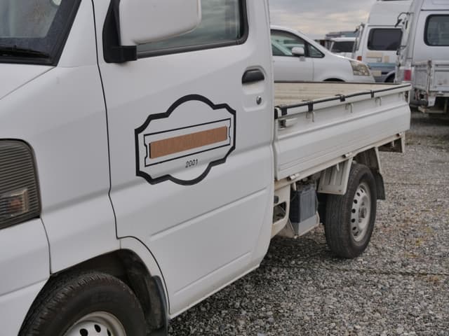 2001 Mitsubishi Minicab JDM car for sale — photo 9 of 25