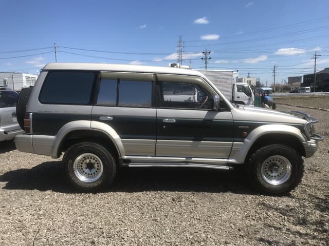1993 Mitsubishi Pajero JDM car for sale — photo 3 of 5