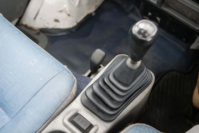 1999 Mitsubishi Minicab JDM car for sale — photo 17 of 18