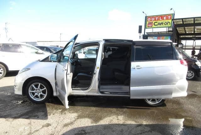 2006 Toyota Estima JDM car for sale — photo 5 of 20