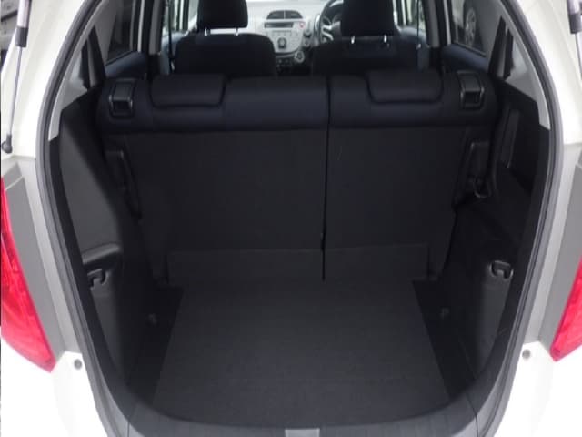 2009 Honda Fit JDM car for sale — photo 6 of 8