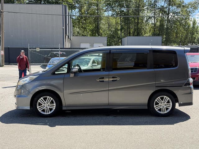2008 Honda Stepwagon JDM car for sale — photo 4 of 19