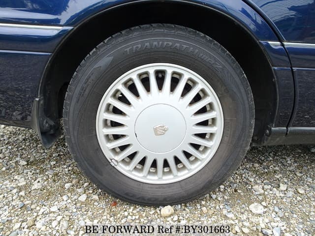 1999 Toyota Crown JDM car for sale — photo 11 of 25