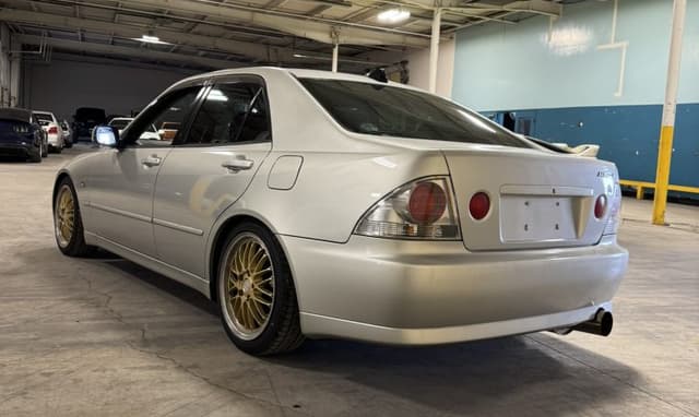 1998 Toyota Altezza JDM car for sale — photo 11 of 25