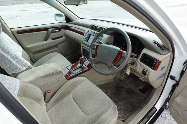 2000 Toyota Crown JDM car for sale — photo 12 of 18