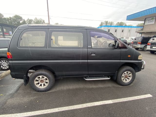1994 Mitsubishi Delica JDM car for sale — photo 4 of 10