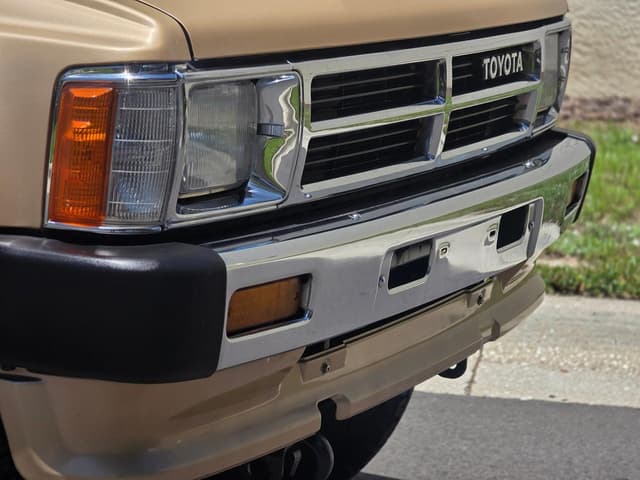 1987 Toyota Hilux Surf JDM car for sale — photo 18 of 25