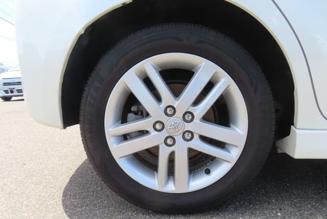 2011 Toyota JDM car for sale — photo 11 of 25