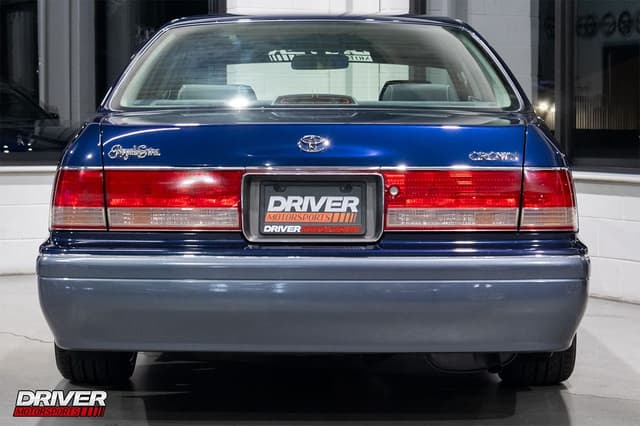 1998 Toyota Crown JDM car for sale — photo 9 of 25