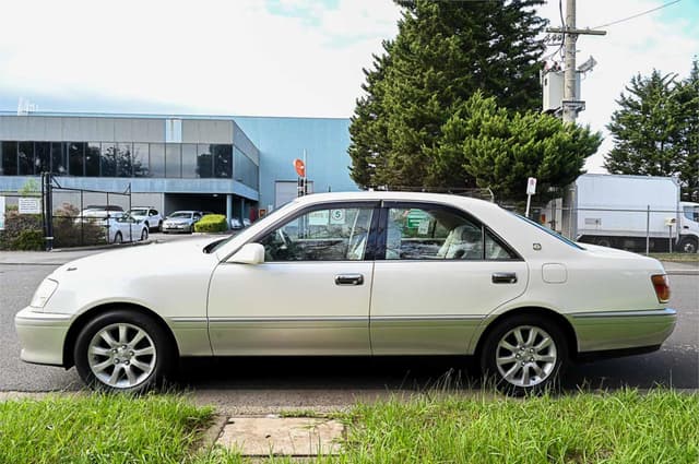 1999 Toyota Crown JDM car for sale — photo 7 of 21
