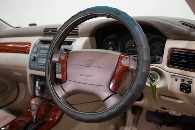 2001 Toyota Crown JDM car for sale — photo 12 of 25
