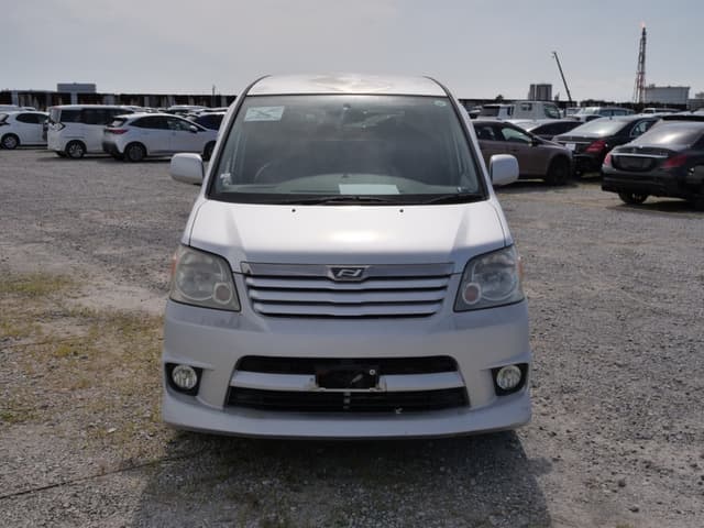 2001 Toyota Noah JDM car for sale — photo 2 of 25